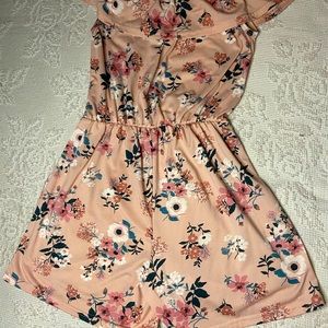 Flowery romper, very soft material summer ready!